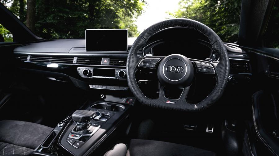 Торпедо Audi RS5 Sportback 2019 года  (UK) (фото 29 из 40)